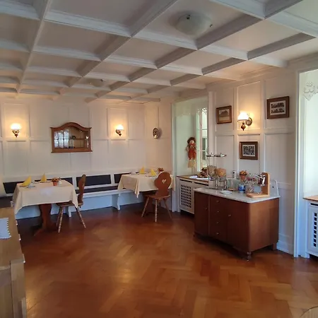 Boutique-hotel Krone לינה וארוחת בוקר 4*